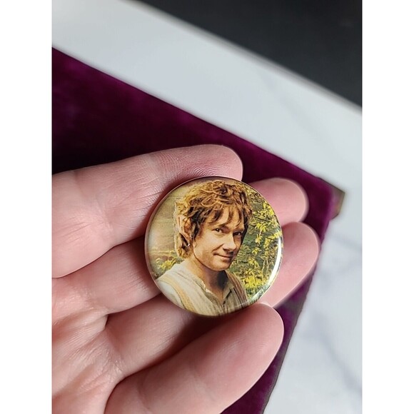 Bilbo Hobbitt Collectible Button - Picture 6 of 10